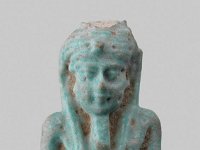 Aeg F 133  Aeg F 133, Oberteil des Nefertem, Hellblaue Fayence, H 2,2 cm, B 1,7 cm, T 1,4 cm : Bestandskatalog Ägypten, Museumsfoto: Claus Cordes